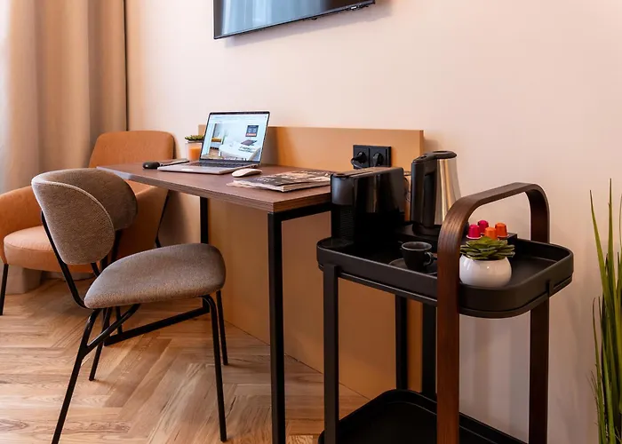 Oliver Comfy I With Self Check-in 4*